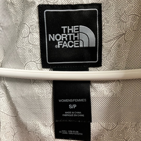 North Face Rain coat with belt and detachable hood. Size S - Picture 3 of 7